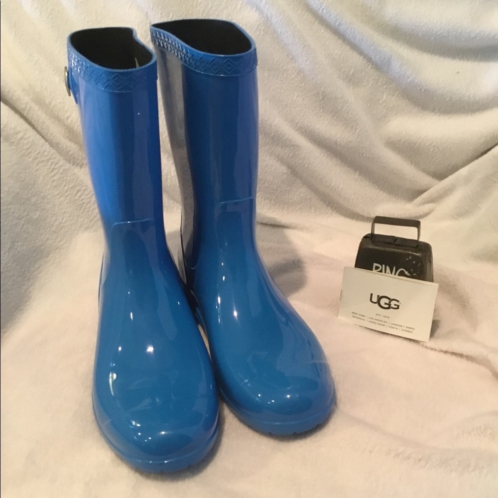 ๐New Ugg Mid Calf Boots! ๐ - Picture 9 of 9